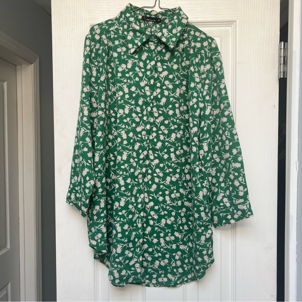 Renuar Green Blouse with White Floral Pattern Cuff Sleeves size 2/4
